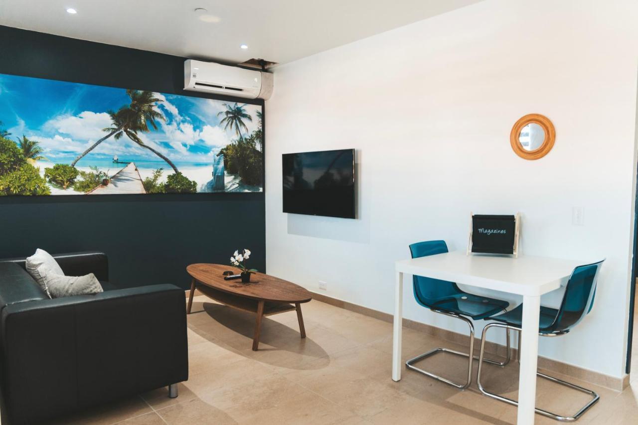 Gray Door Apartments - Adults Only Palm Beach Bagian luar foto