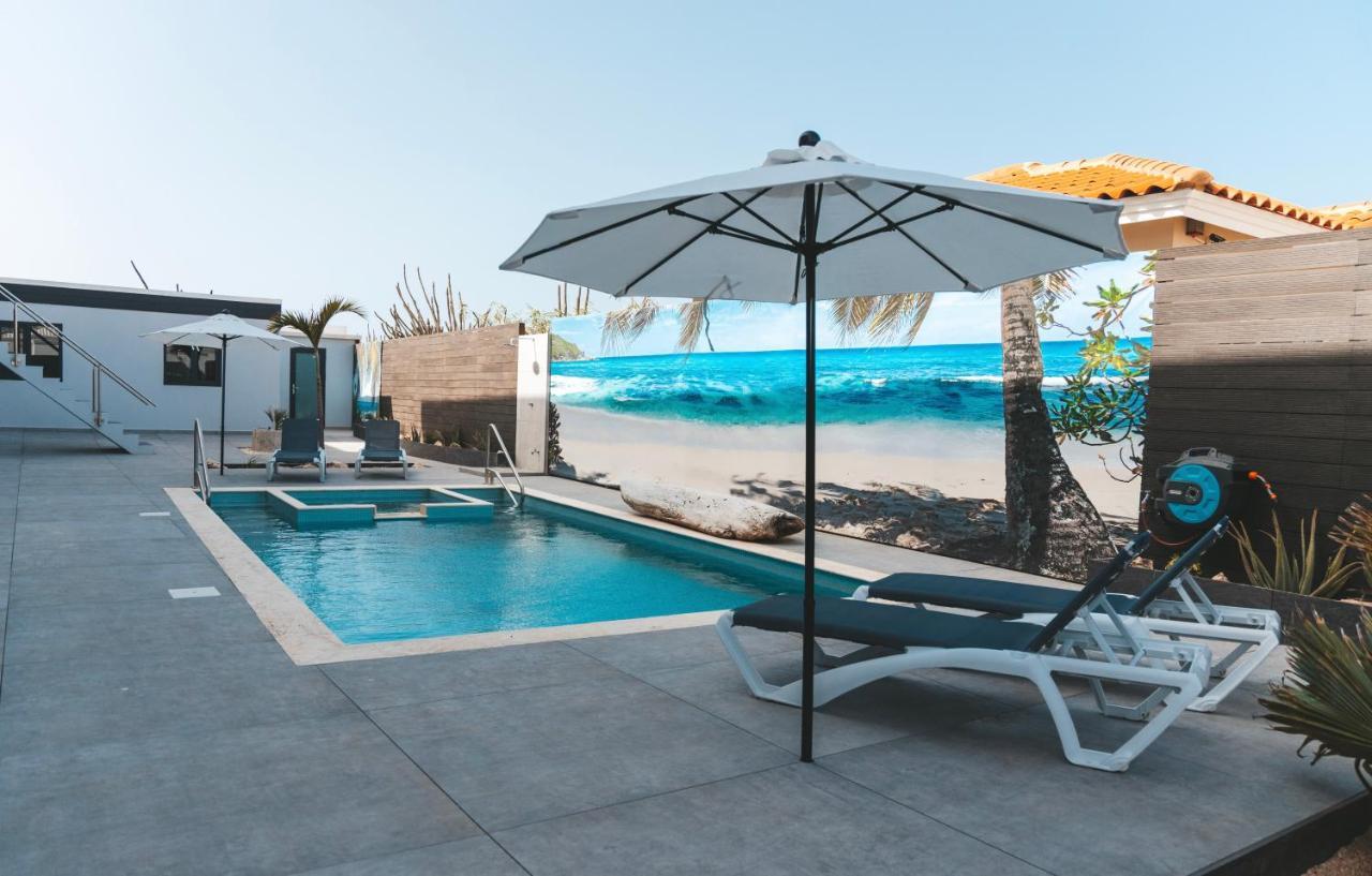 Gray Door Apartments - Adults Only Palm Beach Bagian luar foto