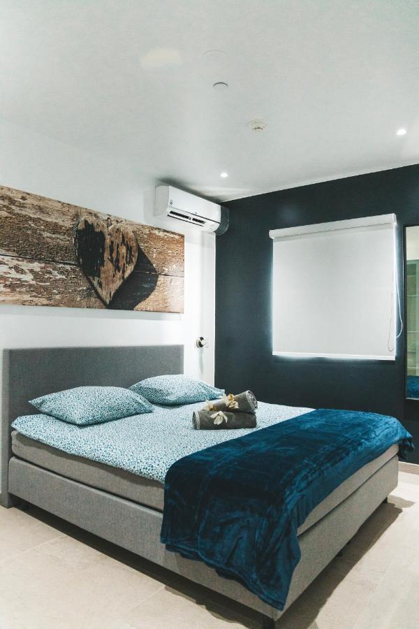 Gray Door Apartments - Adults Only Palm Beach Bagian luar foto