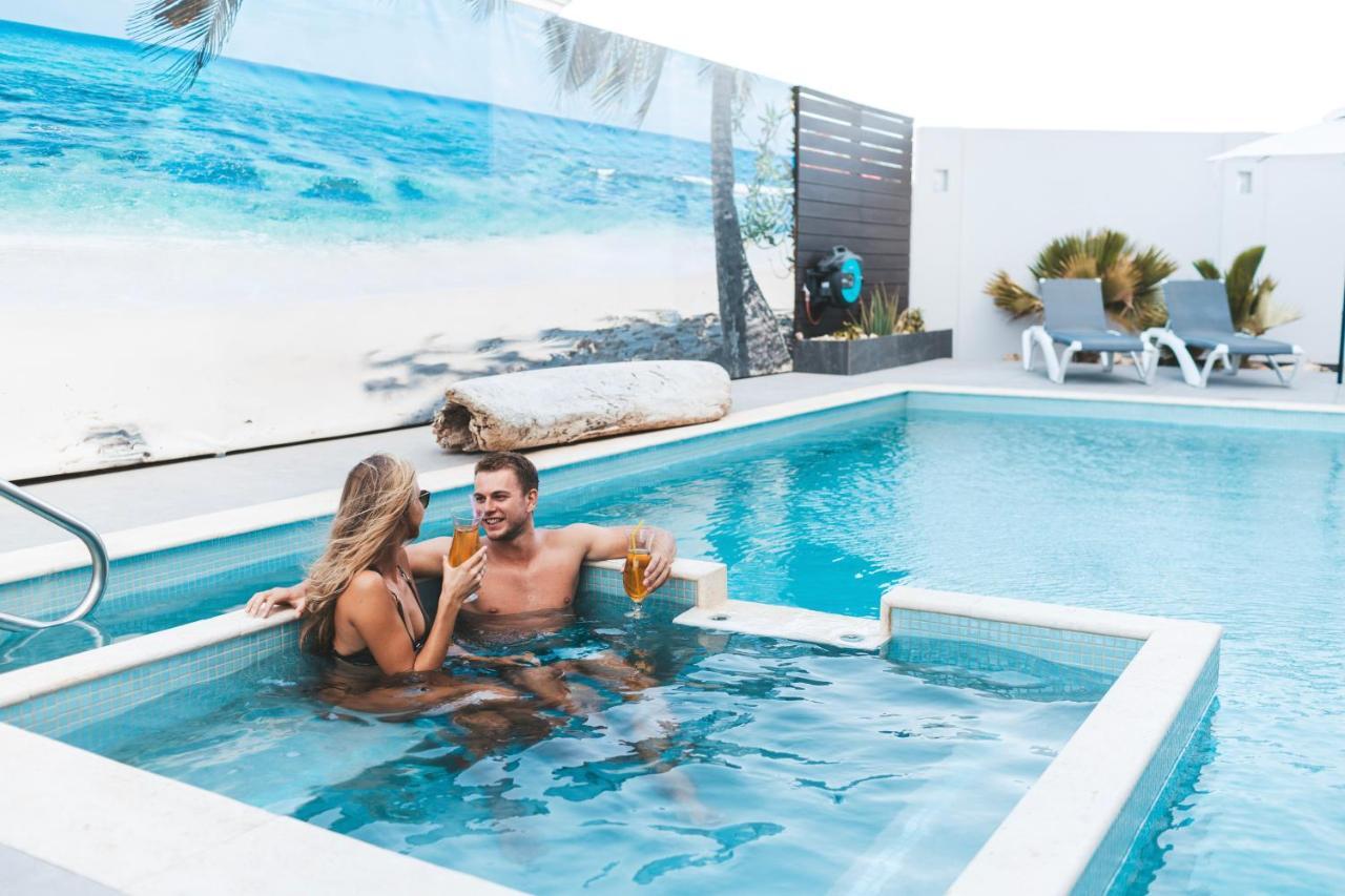 Gray Door Apartments - Adults Only Palm Beach Bagian luar foto