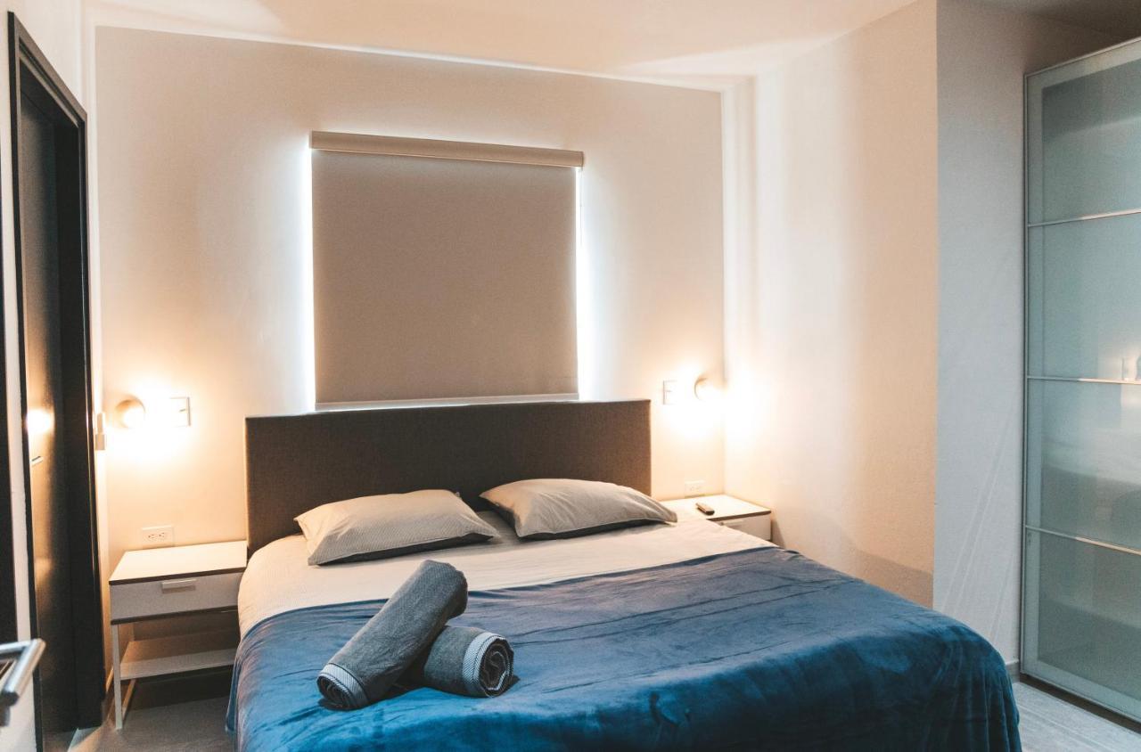 Gray Door Apartments - Adults Only Palm Beach Bagian luar foto
