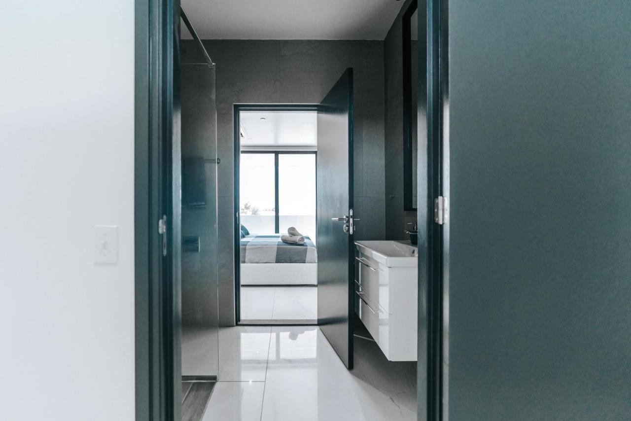Gray Door Apartments - Adults Only Palm Beach Bagian luar foto