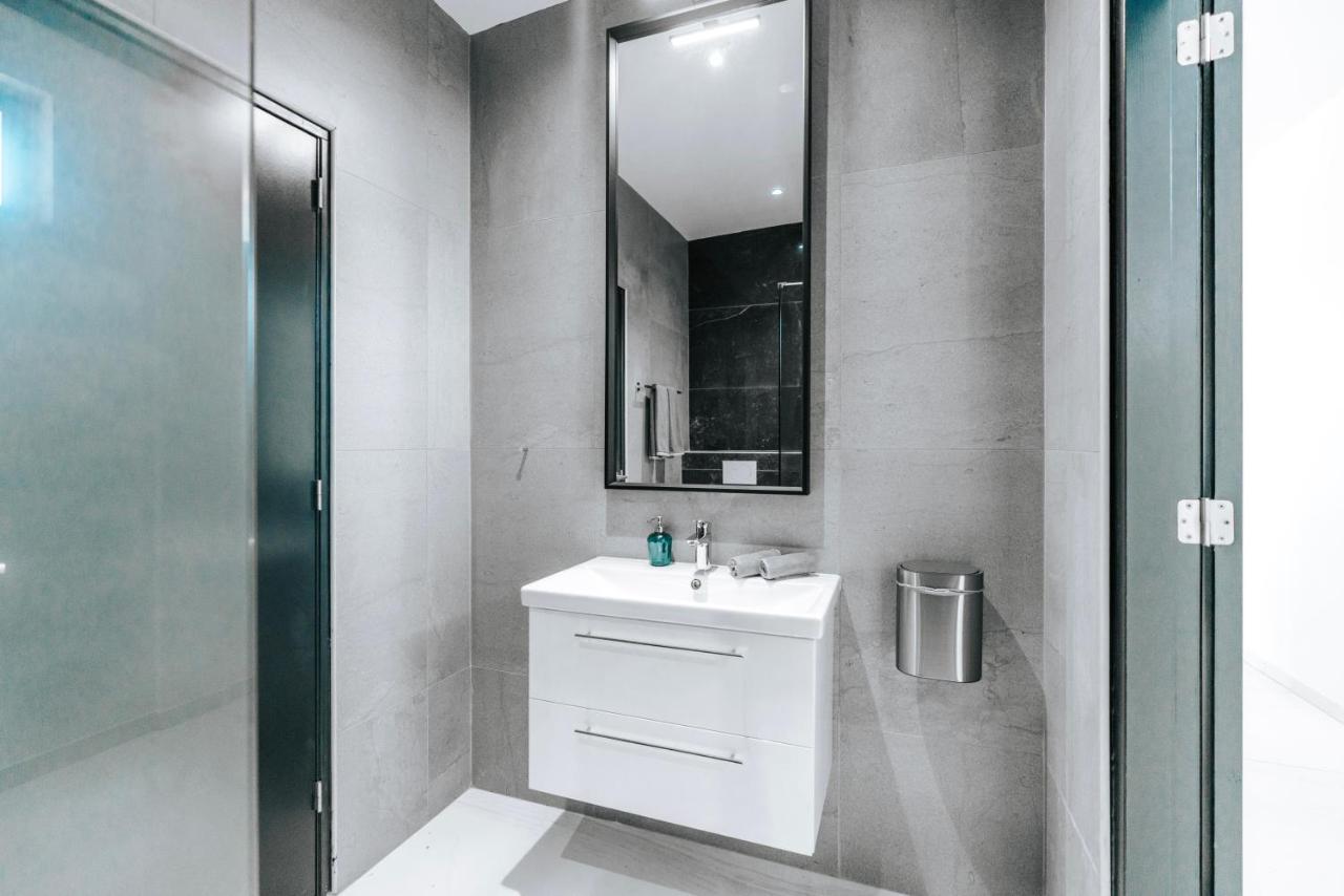 Gray Door Apartments - Adults Only Palm Beach Bagian luar foto