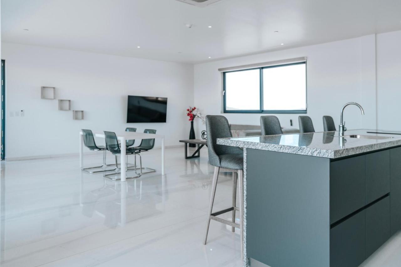 Gray Door Apartments - Adults Only Palm Beach Bagian luar foto