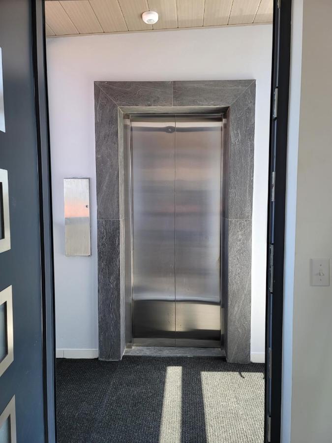 Gray Door Apartments - Adults Only Palm Beach Bagian luar foto
